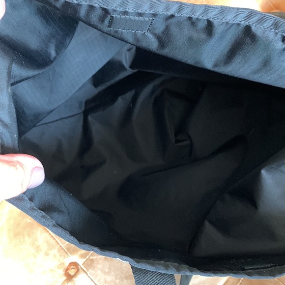 Lesportsac Travel/Tote Bag w/ Magnetic Closure - Picture 5 of 11